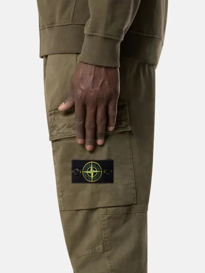 Pantaloni cargo dal taglio regolare e affusolato con elastico in vita Pantaloni cargo dal taglio regolare e affusolato con elastico in vita