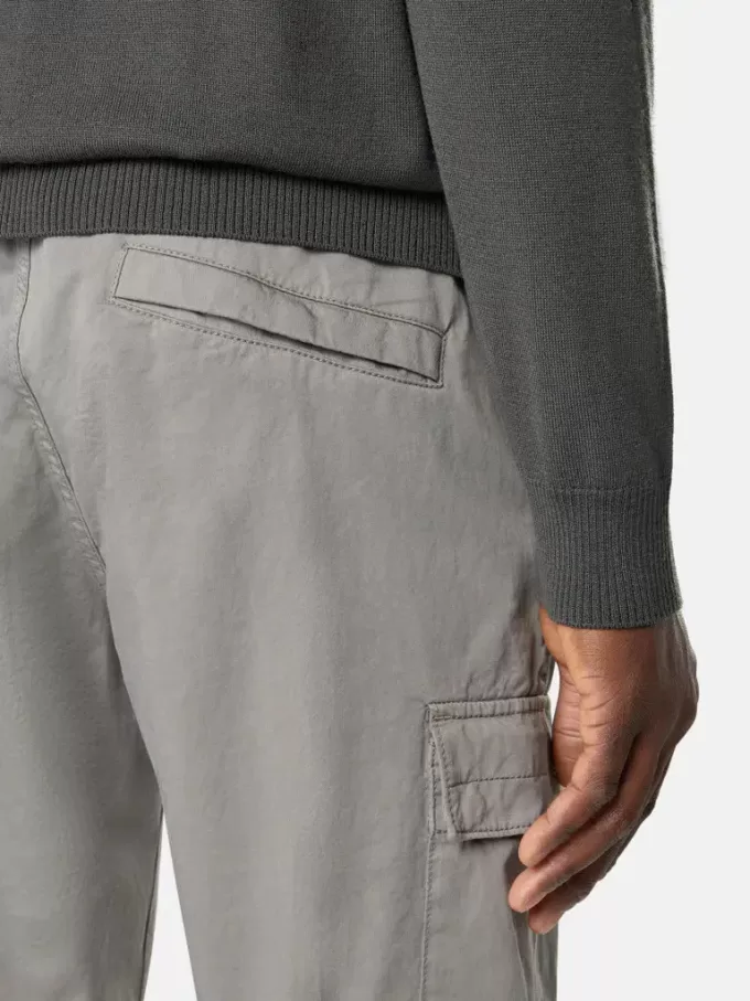 Pantaloni cargo dal taglio regolare e affusolato con elastico in vita Pantaloni cargo dal taglio regolare e affusolato con elastico in vita