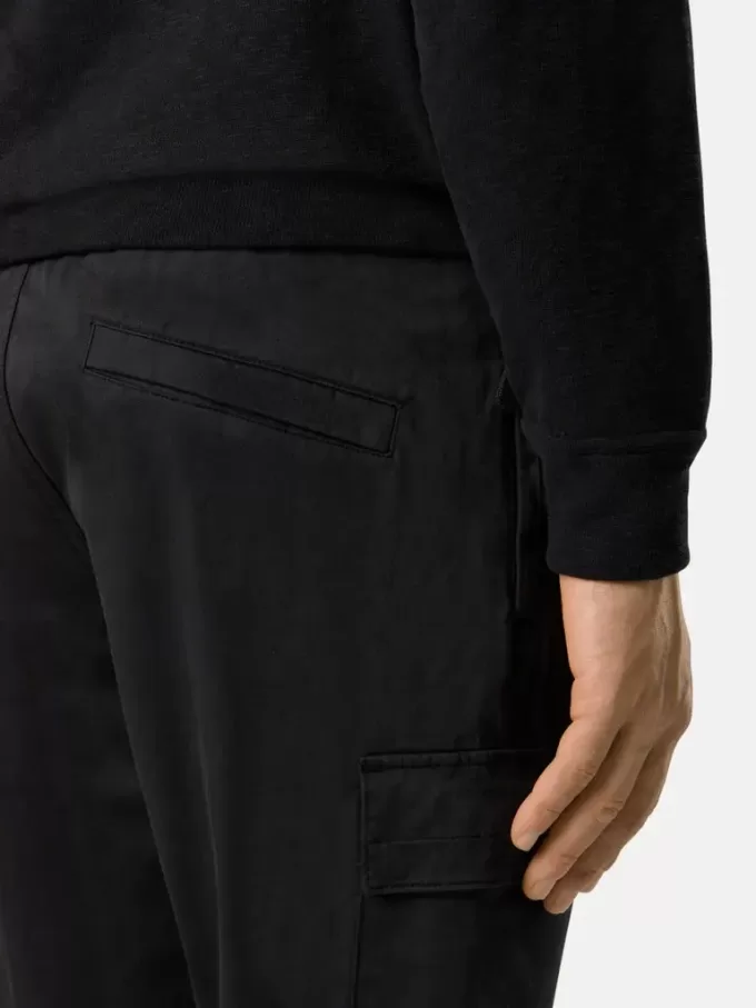 Pantaloni cargo dal taglio regolare e affusolato con elastico in vita Pantaloni cargo dal taglio regolare e affusolato con elastico in vita
