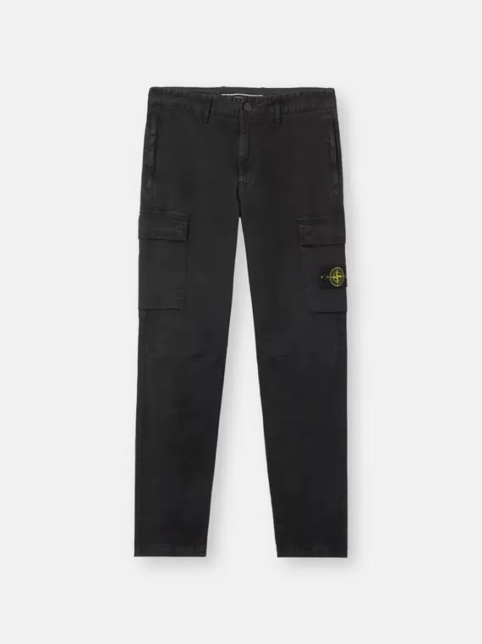 Pantaloni cargo dal taglio regolare e affusolato con tasche con cerniera.