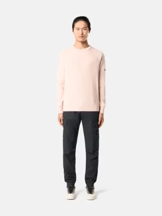 Pantaloni cargo dal taglio regolare e affusolato con tasche con cerniera. Pantaloni cargo dal taglio regolare e affusolato con tasche con cerniera.