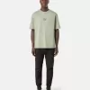 Pantaloni cargo dal taglio regolare e affusolato con tasche con cerniera. Pantaloni cargo dal taglio regolare e affusolato con tasche con cerniera.