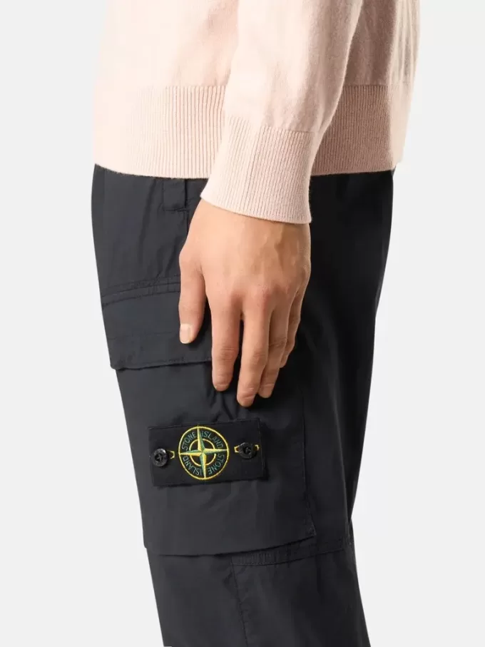 Pantaloni cargo dal taglio regolare e affusolato con tasche con cerniera.