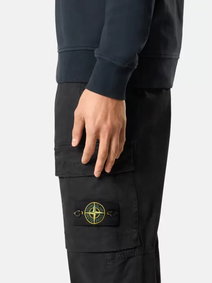 Pantaloni cargo dal taglio regolare e affusolato con tasche con cerniera.