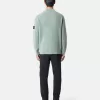 Pantaloni cargo dal taglio regolare e affusolato con tasche con cerniera. Pantaloni cargo dal taglio regolare e affusolato con tasche con cerniera.