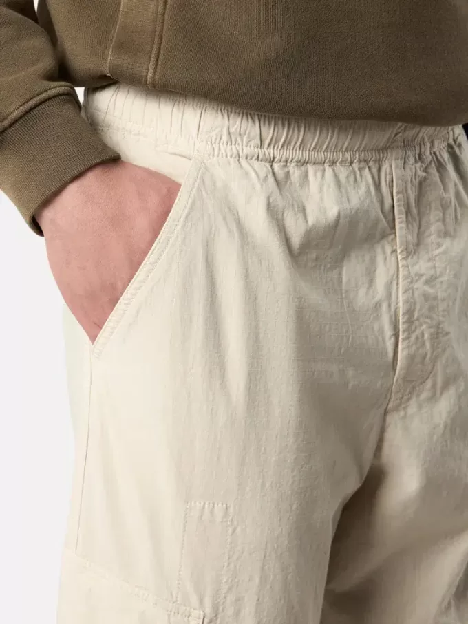 Pantaloni cargo dalla vestibilità ampia con polsini con coulisse.