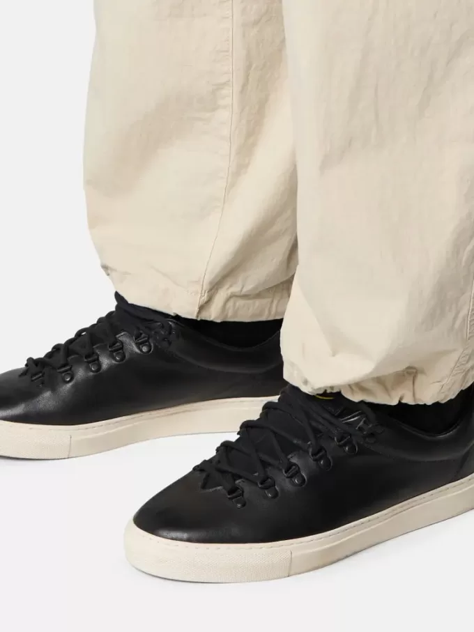 Pantaloni cargo dalla vestibilità ampia con polsini con coulisse.
