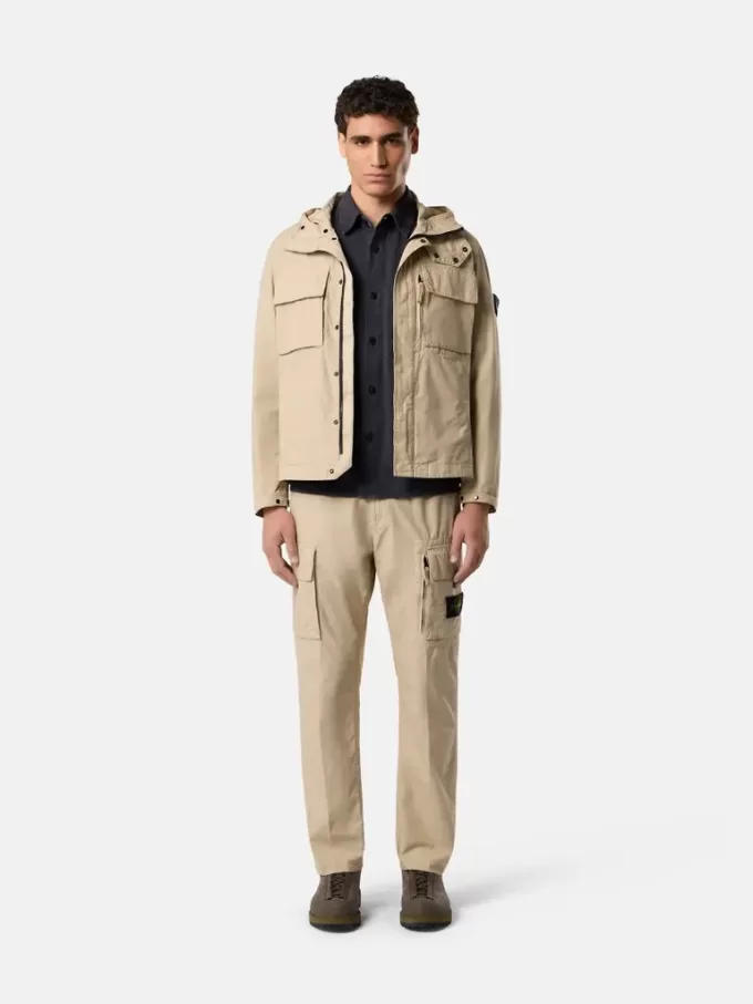 Pantaloni cargo dalla vestibilità regolare con tasche con bottoni a pressione e cerniera