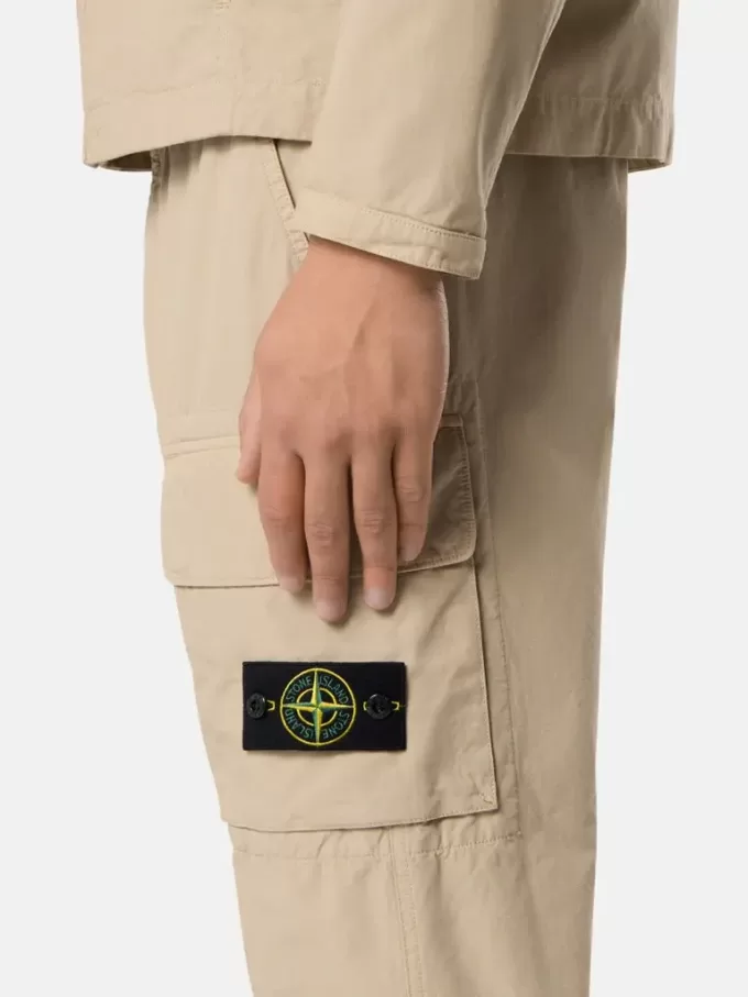 Pantaloni cargo dalla vestibilità regolare con tasche con bottoni a pressione e cerniera
