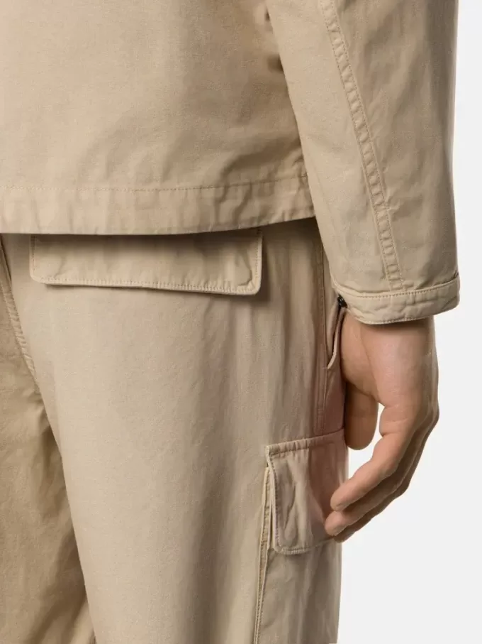 Pantaloni cargo dalla vestibilità regolare con tasche con bottoni a pressione e cerniera