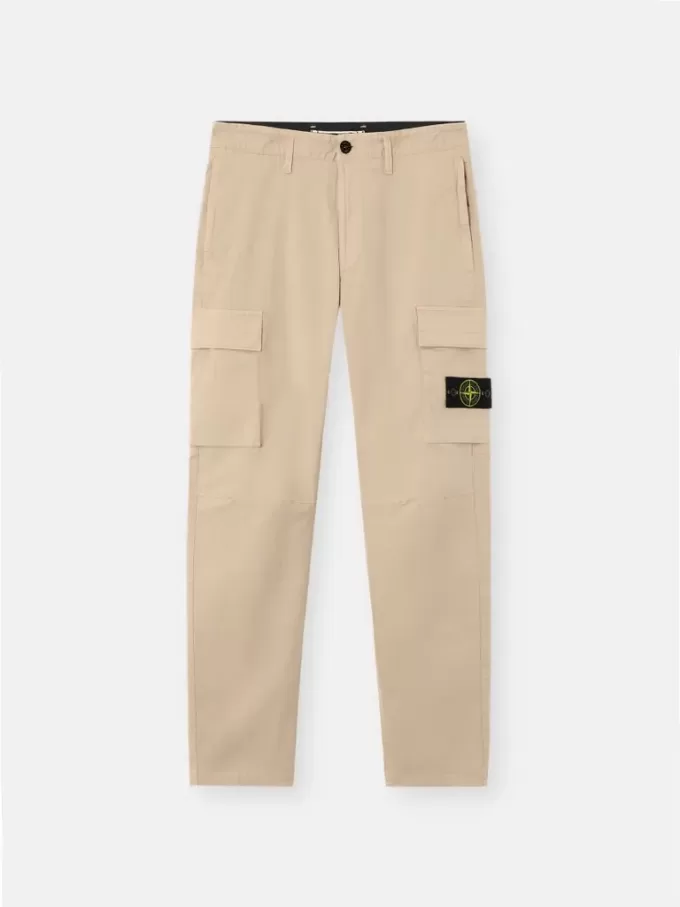 Pantaloni cargo dalla vestibilità regolare e affusolata con tasche con cerniera. Pantaloni cargo dalla vestibilità regolare e affusolata con tasche con cerniera.