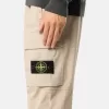 Pantaloni cargo dalla vestibilità regolare e affusolata con tasche con cerniera.