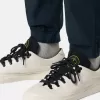Pantaloni cargo dalla vestibilità regolare e affusolata con tasche con cerniera. Pantaloni cargo dalla vestibilità regolare e affusolata con tasche con cerniera.
