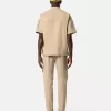 Pantaloni cargo dalla vestibilità regolare e affusolata con tasche con cerniera. Pantaloni cargo dalla vestibilità regolare e affusolata con tasche con cerniera.