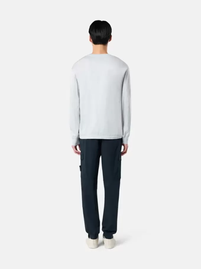 Pantaloni cargo dalla vestibilità regolare e affusolata con tasche con cerniera. Pantaloni cargo dalla vestibilità regolare e affusolata con tasche con cerniera.