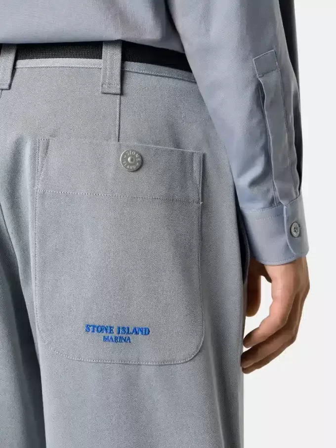 Pantaloni chino dalla vestibilità ampia con cintura in nastro di nylon Pantaloni chino dalla vestibilità ampia con cintura in nastro di nylon