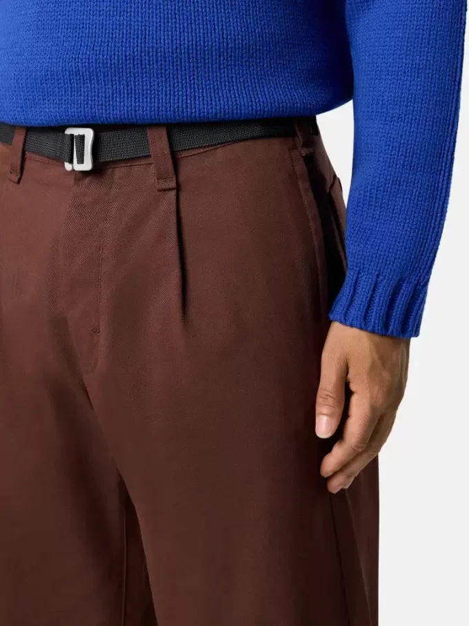 Pantaloni chino dalla vestibilità ampia con cintura in nastro di nylon Pantaloni chino dalla vestibilità ampia con cintura in nastro di nylon