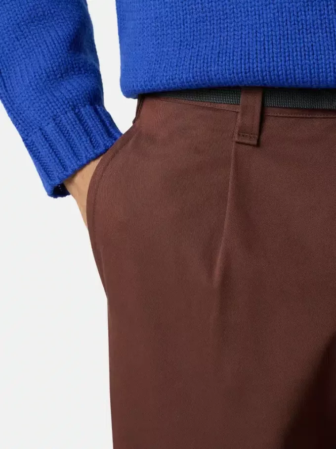 Pantaloni chino dalla vestibilità ampia con cintura in nastro di nylon Pantaloni chino dalla vestibilità ampia con cintura in nastro di nylon