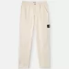 Pantaloni chino dalla vestibilità comoda con elastico in vita. Pantaloni chino dalla vestibilità comoda con elastico in vita.