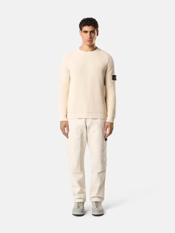 Pantaloni chino dalla vestibilità comoda con elastico in vita. Pantaloni chino dalla vestibilità comoda con elastico in vita.