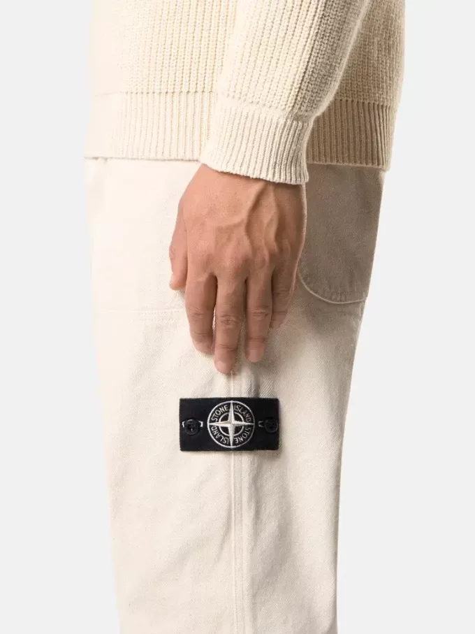 Pantaloni chino dalla vestibilità comoda con elastico in vita. Pantaloni chino dalla vestibilità comoda con elastico in vita.