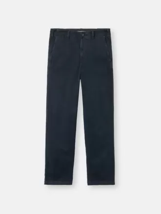 Pantaloni chino dalla vestibilità regolare con tasche e toppa Compass. Pantaloni chino dalla vestibilità regolare con tasche e toppa Compass.