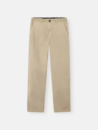 Pantaloni chino dalla vestibilità regolare con tasche e toppa Compass. Pantaloni chino dalla vestibilità regolare con tasche e toppa Compass.