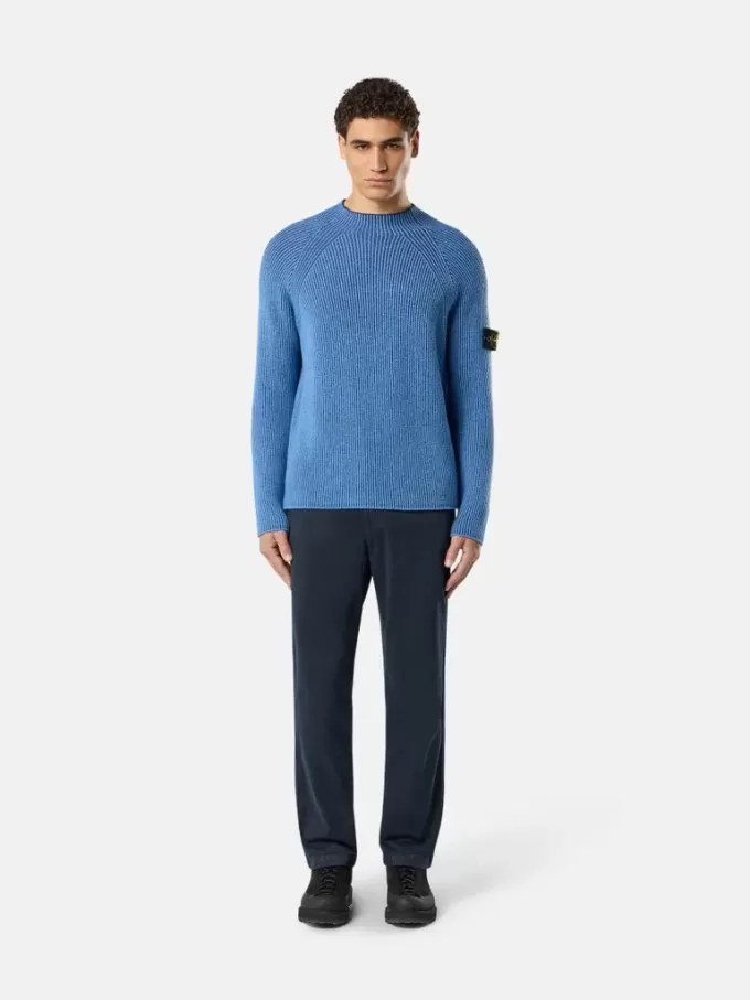 Pantaloni chino dalla vestibilità regolare con tasche e toppa Compass.
