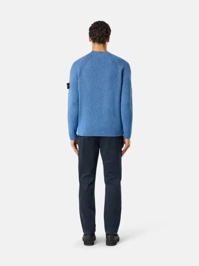 Pantaloni chino dalla vestibilità regolare con tasche e toppa Compass.