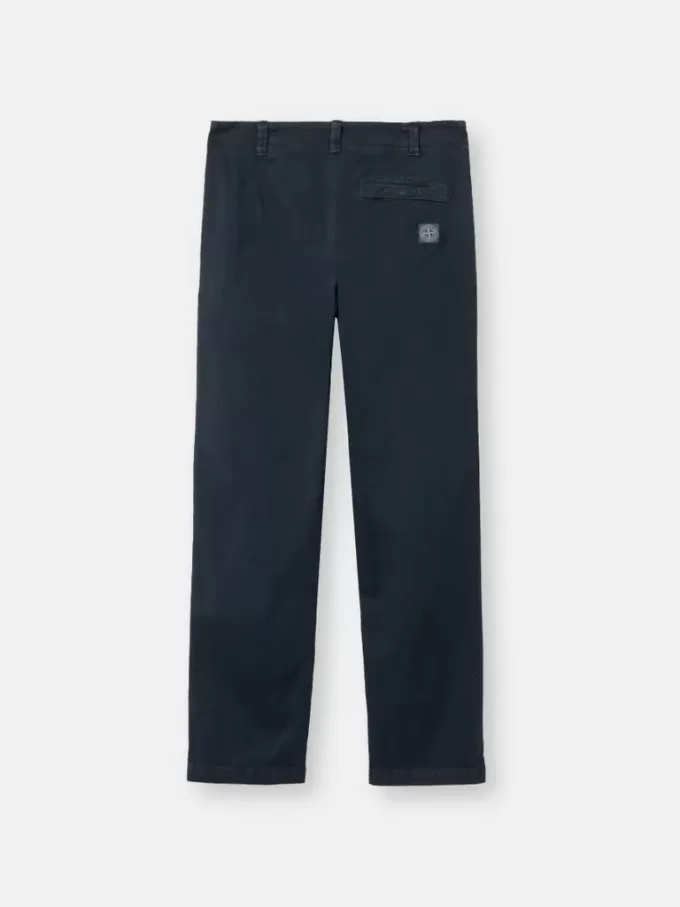 Pantaloni chino dalla vestibilità regolare con tasche e toppa Compass.