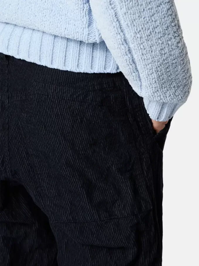 Pantaloni dalla vestibilità morbida con tasche multiple Pantaloni dalla vestibilità morbida con tasche multiple