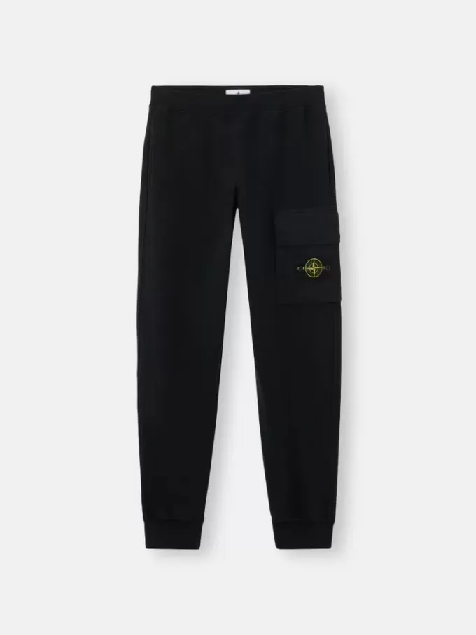 Pantaloni della tuta dalla vestibilità regolare con tasca a soffietto sulla gamba. Pantaloni della tuta dalla vestibilità regolare con tasca a soffietto sulla gamba.