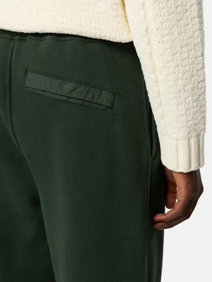 Pantaloni della tuta dalla vestibilità regolare con tasca a soffietto sulla gamba.