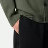 Pantaloni della tuta dalla vestibilità regolare con tasca a soffietto sulla gamba. Pantaloni della tuta dalla vestibilità regolare con tasca a soffietto sulla gamba.