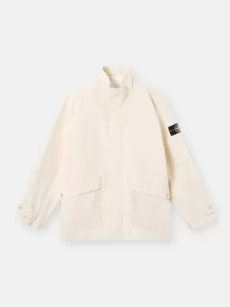 Parka corto con fodera removibile e toppe sui gomiti. Parka corto con fodera removibile e toppe sui gomiti.