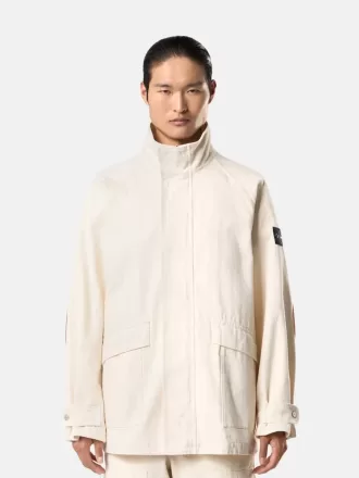 Parka corto con fodera removibile e toppe sui gomiti. Parka corto con fodera removibile e toppe sui gomiti.