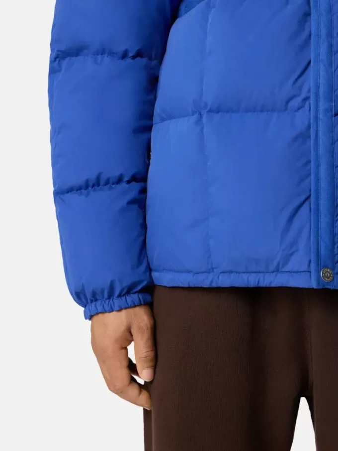 Piumino con cappuccio, tasche antiscivolo e con bottoni a pressione Piumino con cappuccio, tasche antiscivolo e con bottoni a pressione