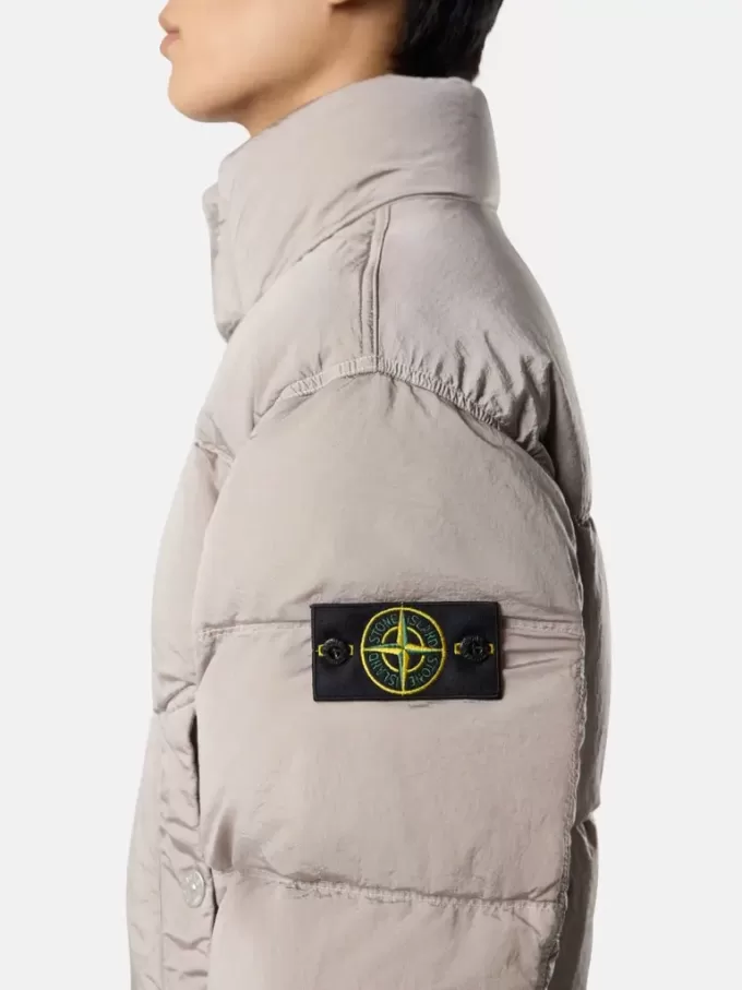 Piumino con tasche anti-caduta e bottoni a pressione Piumino con tasche anti-caduta e bottoni a pressione
