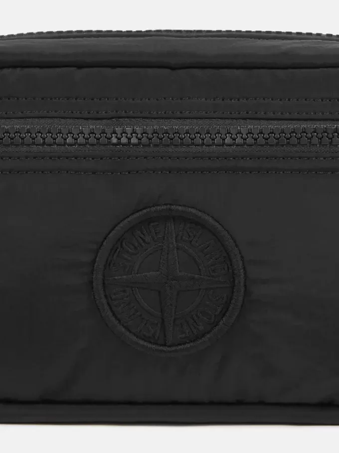 Pochette imbottita con cerniera, tasche e tracolla Pochette imbottita con cerniera, tasche e tracolla