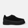Sneaker stringata con bordo in gomma e suola carrarmato