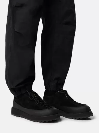 Sneaker stringata con bordo in gomma e suola carrarmato