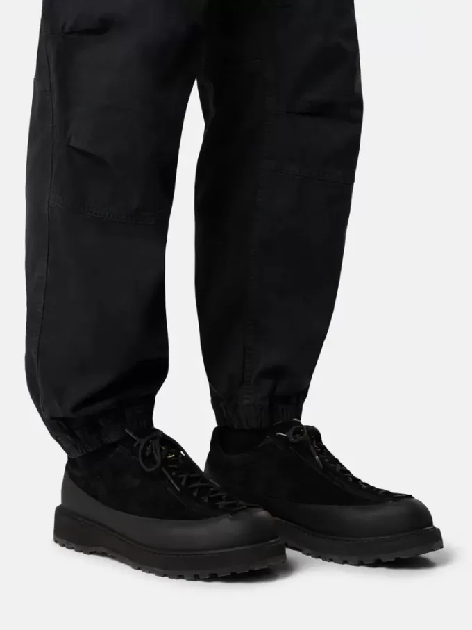 Sneaker stringata con bordo in gomma e suola carrarmato
