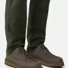 Sneaker stringata con bordo in gomma e suola carrarmato