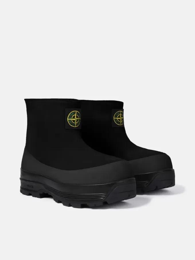Stivaletto con suola Vibram® per l’assorbimento degli urti. Stivaletto con suola Vibram® per l’assorbimento degli urti.