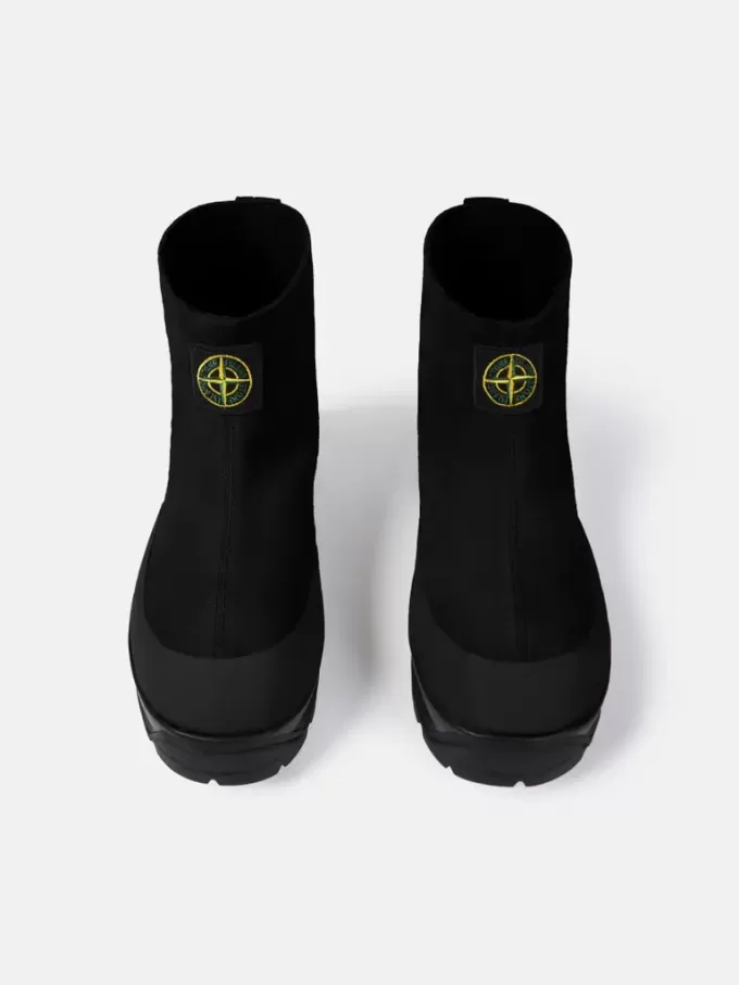Stivaletto con suola Vibram® per l’assorbimento degli urti. Stivaletto con suola Vibram® per l’assorbimento degli urti.