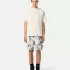 T-shirt a maniche corte con stampa “Compass Camo”. T-shirt a maniche corte con stampa “Compass Camo”.