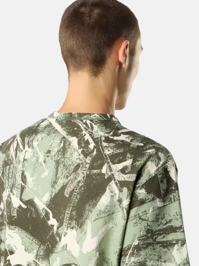 T-shirt a maniche corte con stampa “Scan Camo”. T-shirt a maniche corte con stampa “Scan Camo”.