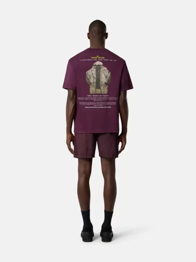T-shirt a maniche corte dal taglio regolare con stampa stagionale “Archivio”