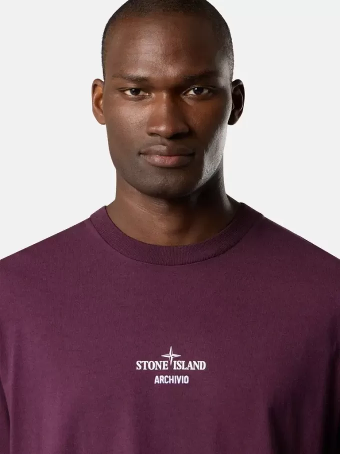 T-shirt a maniche corte dal taglio regolare con stampa stagionale “Archivio”