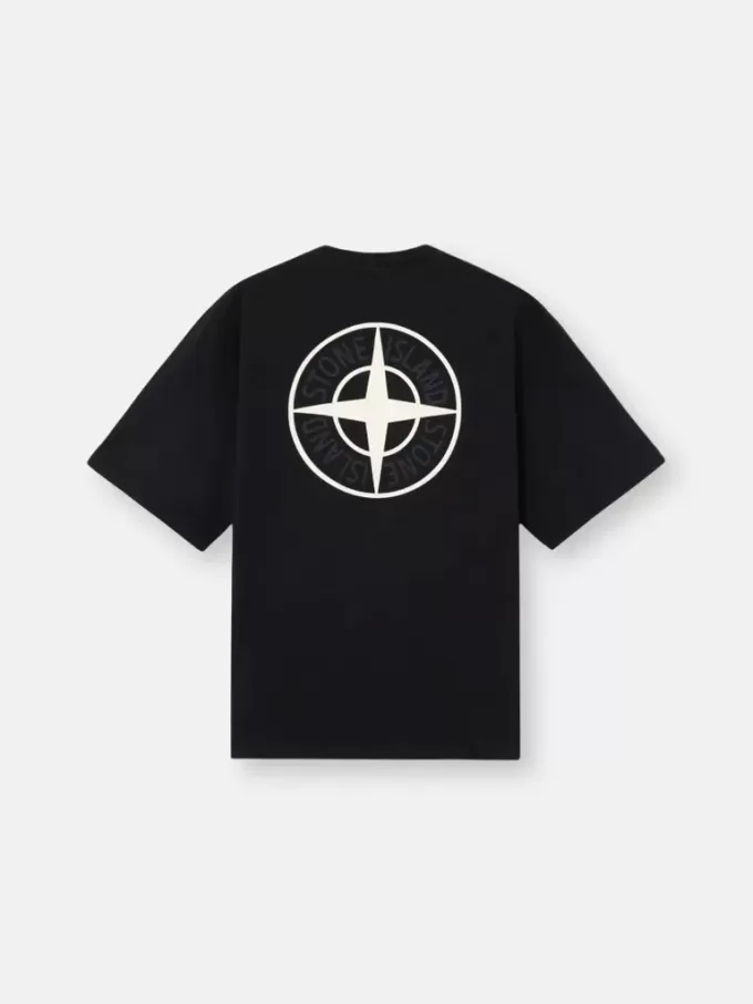 T-shirt a maniche corte dalla vestibilità regolare con stampa “02 Industrial Logos”. T-shirt a maniche corte dalla vestibilità regolare con stampa “02 Industrial Logos”.